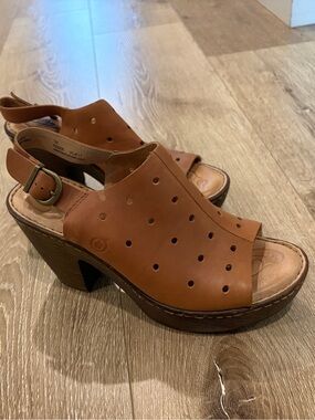Born women’s clog